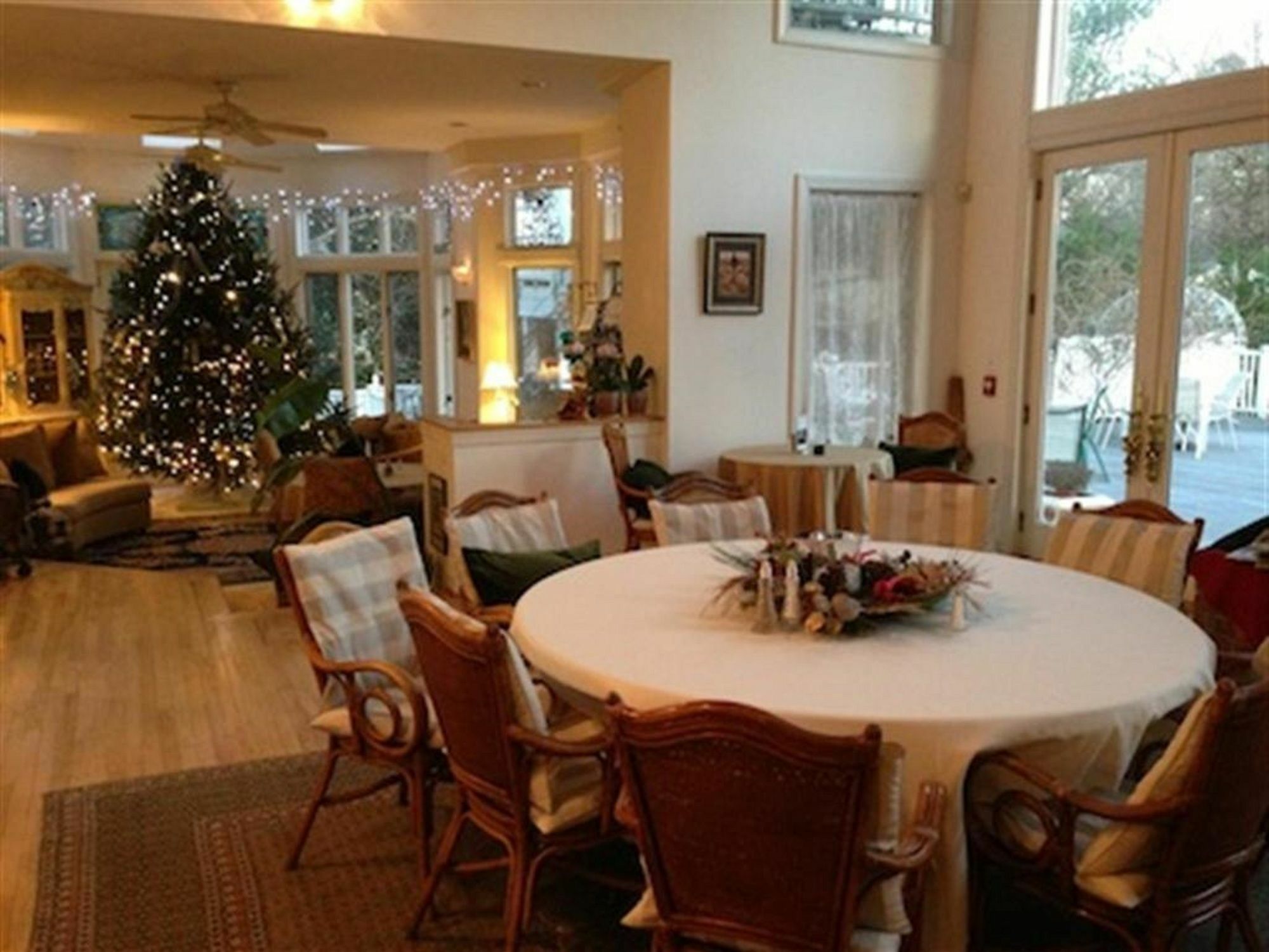 The Columbia Inn At Peralynna An Ascend Hotel Collection Extérieur photo